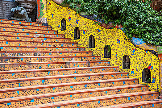 重庆大渡口区华生园金色蛋糕梦幻王国的五彩阶梯