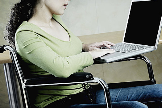 腰部,坐,女人,轮椅,笔记本电脑