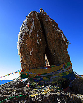 西藏纳木措合掌石