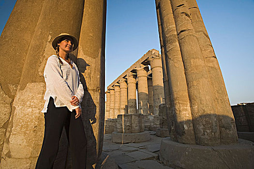 女人,游客,寺庙,路克索神庙,尼罗河流域,埃及