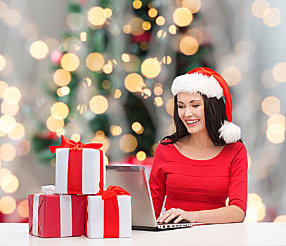 休假,科技,人,概念,微笑,女人,圣诞老人,帽子,礼盒,笔记本电脑,上方,圣诞树,背景