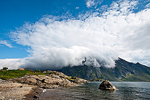 云,上方,山峦,维特沃格,罗弗敦群岛,挪威北部,挪威,斯堪的纳维亚,欧洲