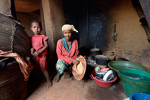 女人,男孩,厨房,乡村,交谈,地区,区域,马达加斯加,非洲