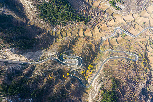 航拍济南金钢纂村的盘山公路