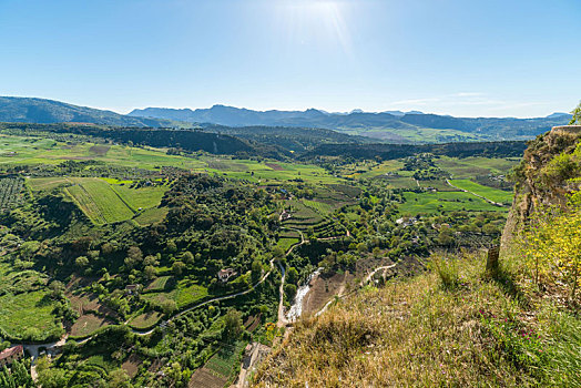 西班牙安达卢西亚著名小镇龙达峡谷里的田园风光