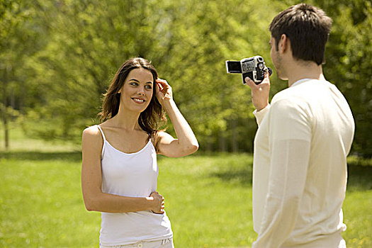 情侣,便携摄像机,拍摄,自然,户外