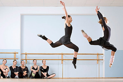 两个,芭蕾舞女,跳跃,空气,看