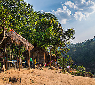 人,坐,正面,木质,小屋,土著,部落,本土文化,马来西亚,亚洲