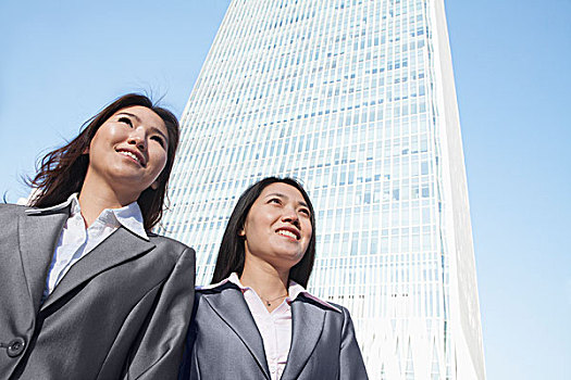 两个,职业女性,站立,正面,世贸中心,北京