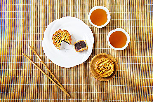 豆沙馅月饼,红茶