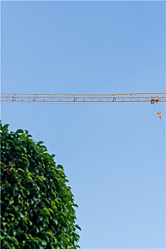 户外拍摄建筑工地里的天秤户外拍摄建筑工地里的天秤吊机吊机