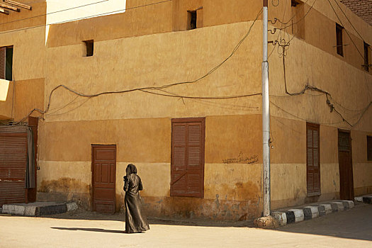 穆斯林,女人,摄影,站立,靠近,建筑,街上,角,路克索神庙,埃及