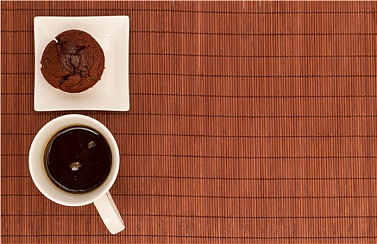 巧克力松饼,一杯咖啡