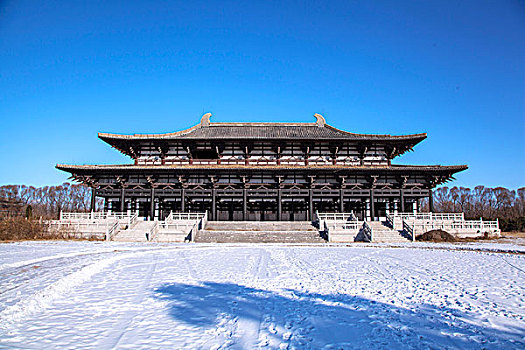 中国涿州影视城的古代建筑大殿