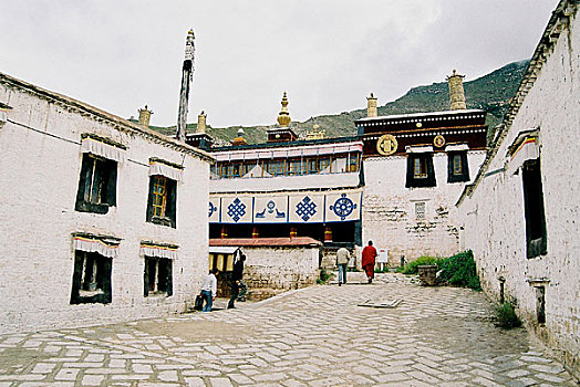 青藏铁路沿线之寺庙文化藏式建筑