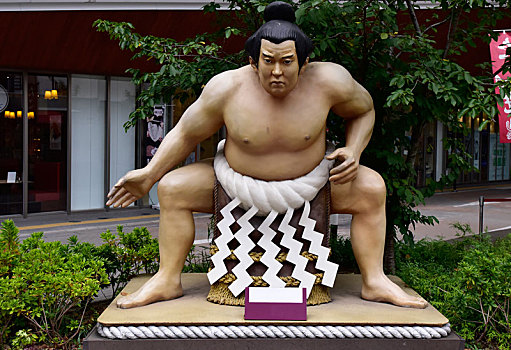 日本相扑雕像