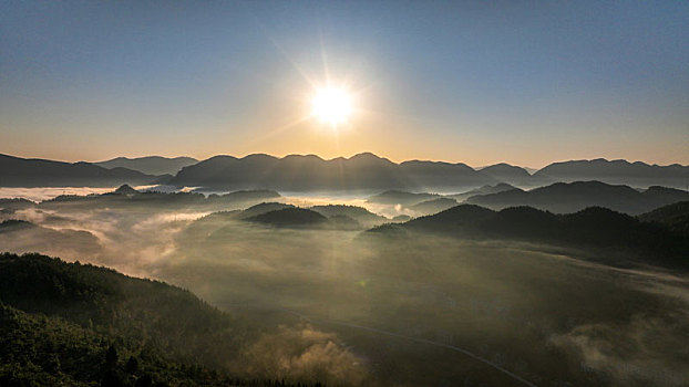 重庆酉阳,初冬乡村层林尽染美如画