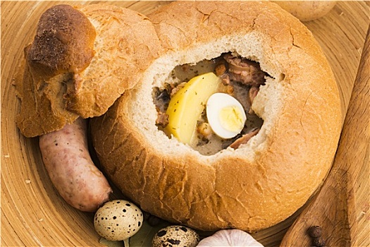 传统,白色,罗宋汤,香肠,蛋,蘑菇,面包,碗