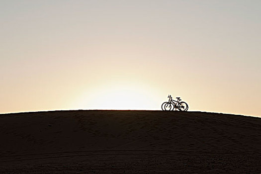 日落,沙漠