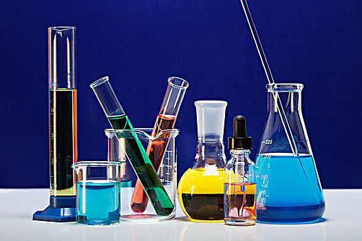 化学品,实验室,玻璃器皿,量筒,小,烧杯,两个,试管,长颈瓶,滴管,瓶子,锥形烧瓶,杆