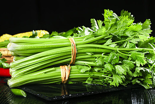 盘点芹菜属于辛辣食物吗?芹菜属于辛辣食物吗