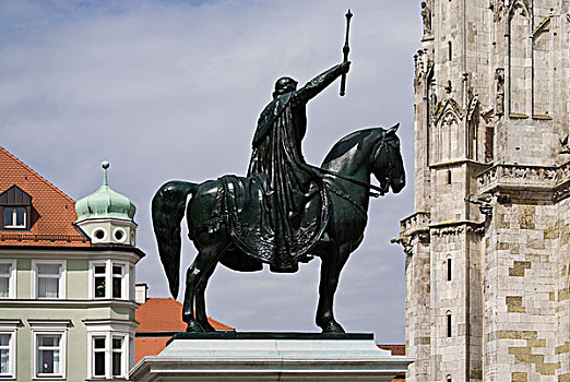 骑马,雕塑,国王,大教堂广场,雷根斯堡,大教堂,老城,世界遗产,普拉蒂纳特,巴伐利亚,德国,欧洲