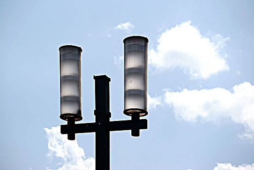 两个,灯罩,现代,路灯,正面,蓝天,云