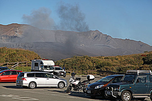 日本阿苏山,aso-san,aso,mount,世界上具有最大破火山口的活火山,位于日本九州岛熊本县东北部,九州岛的中央,北纬32,88,东经131,10,海拔592米