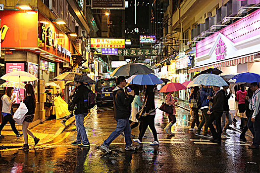香港街道雨景