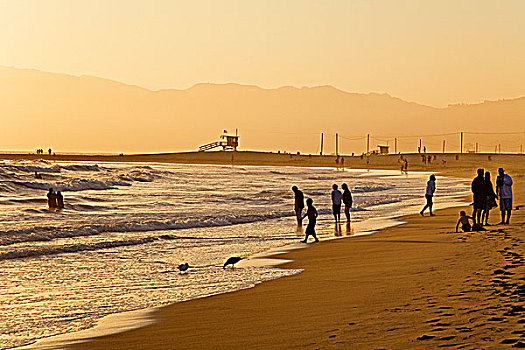 游客,海滩,日落,威尼斯海滩,洛杉矶,加利福尼亚,美国