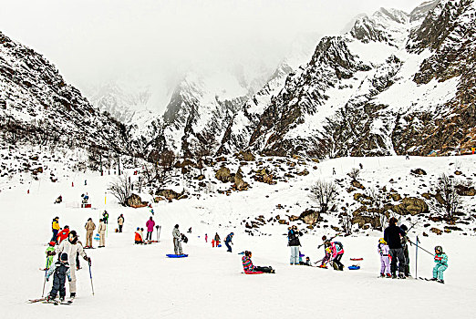 法国,比利牛斯山脉,山谷,滑雪胜地