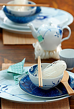 亚洲,餐具摆放,筷子,米粉,碗,正面,小,茶壶