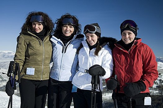 四个女人,户外,冬天,滑雪