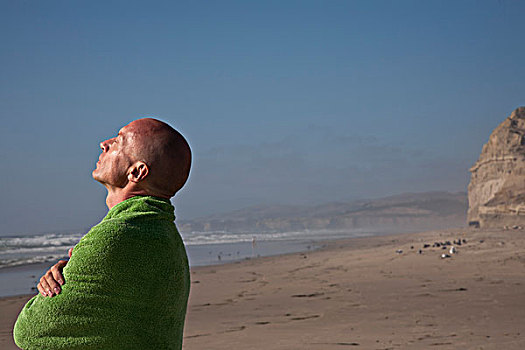 秃头,男人,绿色,毛巾,海滩,加利福尼亚,美国