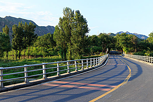 草原上的公路