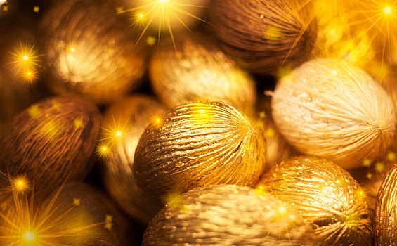 圣诞节贺卡,干躁的种子制作成金色耶诞饰品