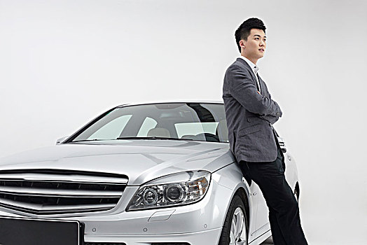 亚洲商务男士的汽车生活