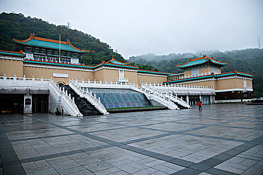 台湾台北市雨后的故宫博物院