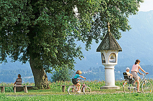 女人,两个孩子,骑自行车,公园,奥地利
