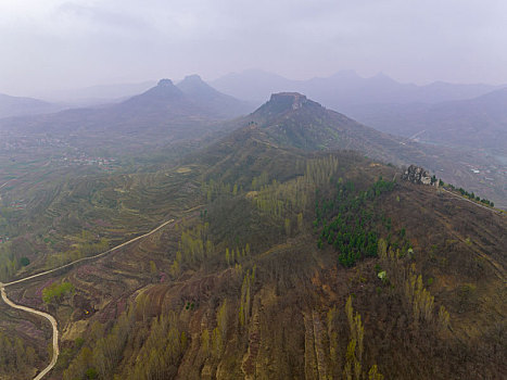 山东蒙阴岱崮地貌桃花盛开