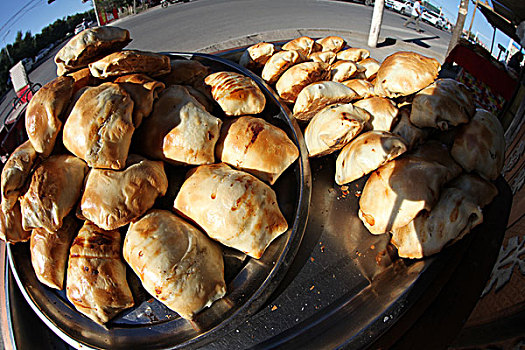 维吾尔族烤包子
