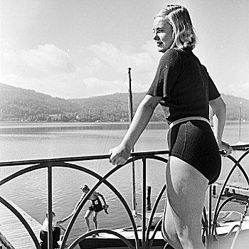美女,站立,栏杆,湖,瓦绍,区域,奥地利,德国,20世纪30年代