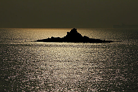 夕阳里的岛