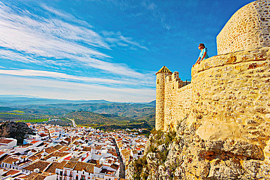 西班牙,安达卢西亚,卡迪兹,奥维拉,女人,向外看,城堡