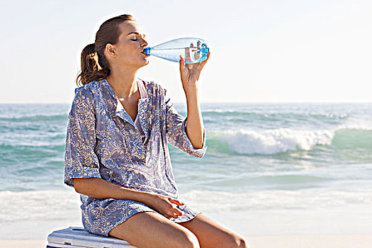 坐,女人,冰箱,饮用水,海滩