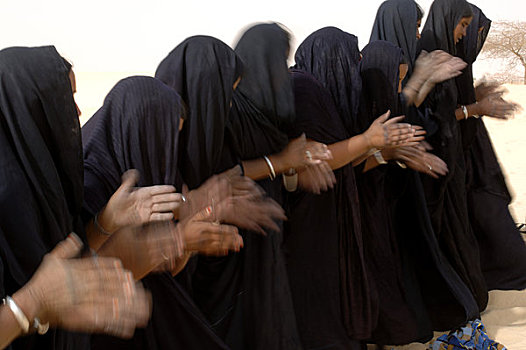 马里,靠近,撒哈拉沙漠,柏柏尔人,女人,表演,传统舞蹈,鼓掌,手,特写