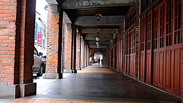 街道旧古迹走廊木门砖石