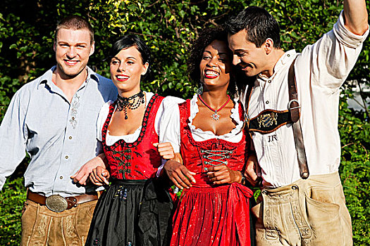 群体,四个人,两个,情侣,传统,巴伐利亚,连衣裙,皮短裤,阿尔斯村姑装,夏天
