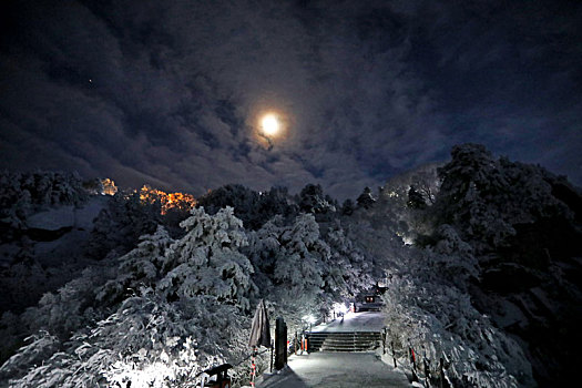 雪后华山宛如画