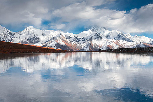 贡嘎雪山